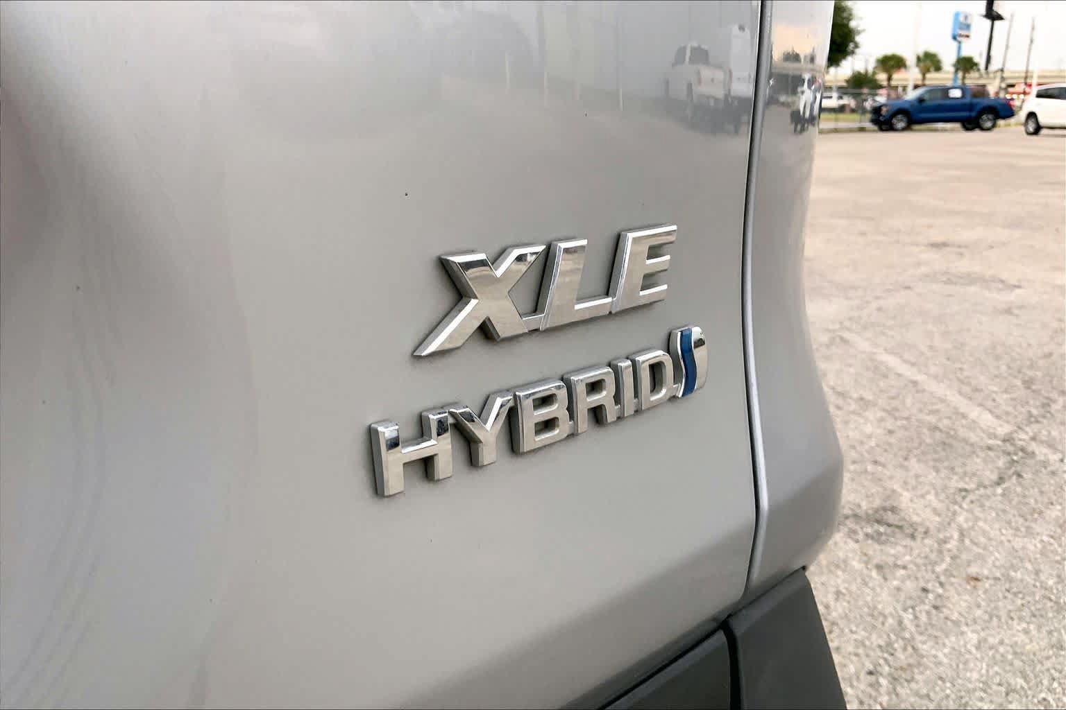 Used 2024 Toyota RAV4 XLE AWD/4WD image 19