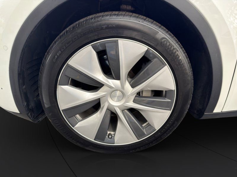 Used 2021 Tesla Model Y Long Range image 21