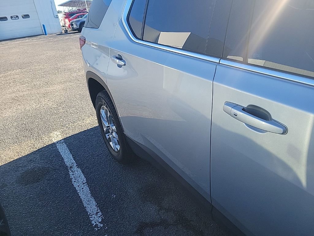 Used 2021 Chevrolet Traverse LS image 10