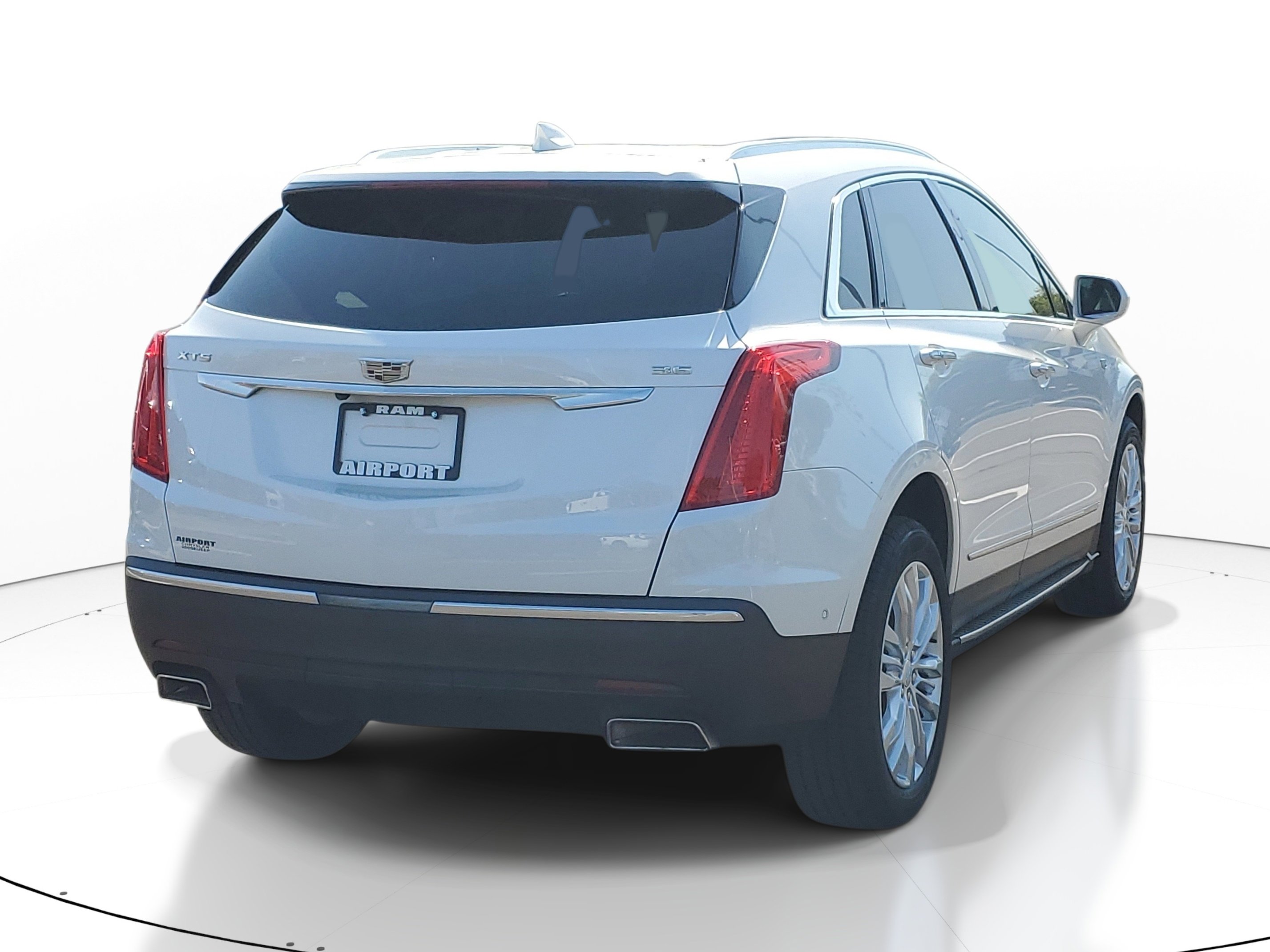 Used 2019 Cadillac XT5 Premium Luxury w/ Driver Assist Package image 5