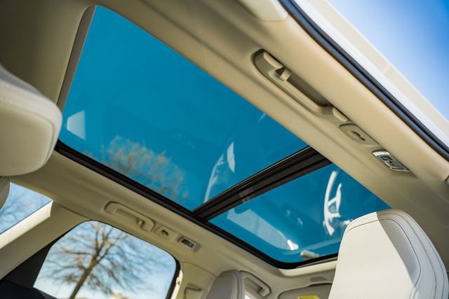 Used 2021 Volvo XC60 T5 Momentum w/ Advanced Package image 33