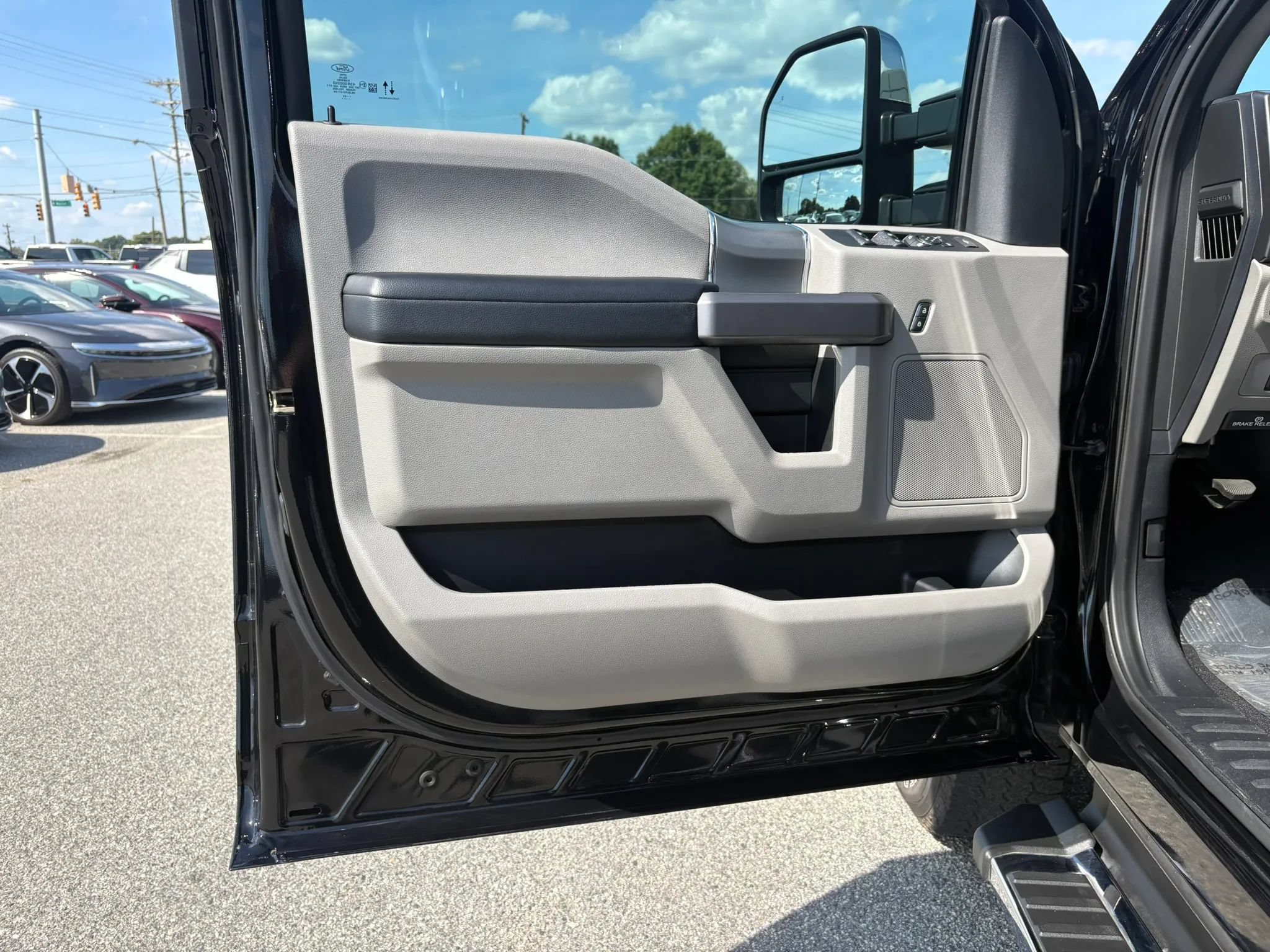 Used 2021 Ford F250 XLT w/ XLT Premium Package AWD/4WD image 9
