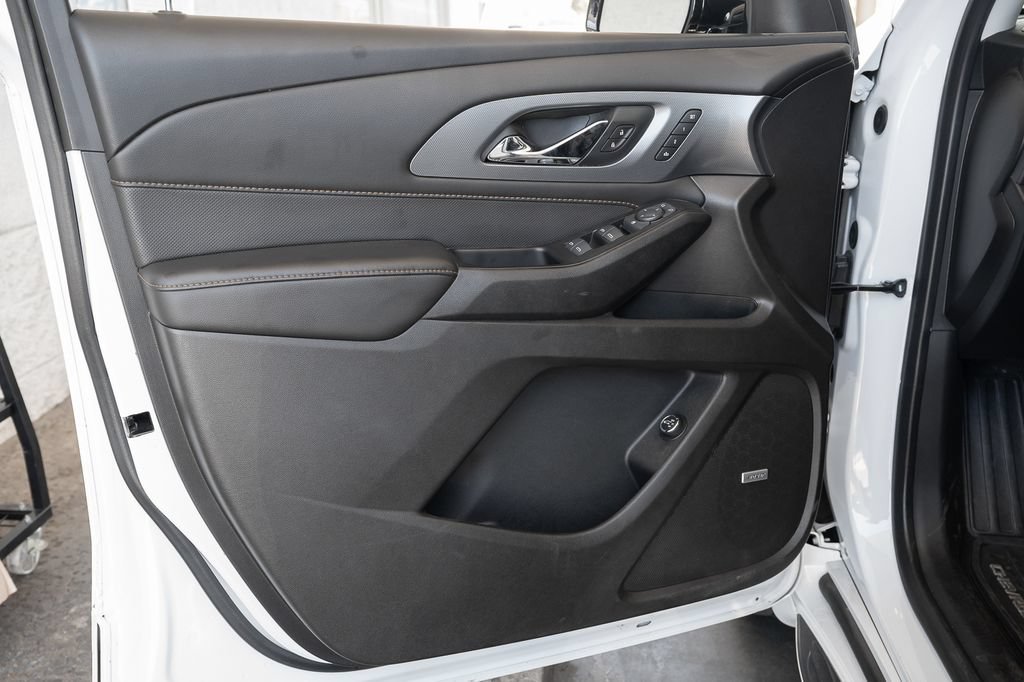 Used 2020 Chevrolet Traverse Premier w/ LPO, Cargo Package FWD image 21
