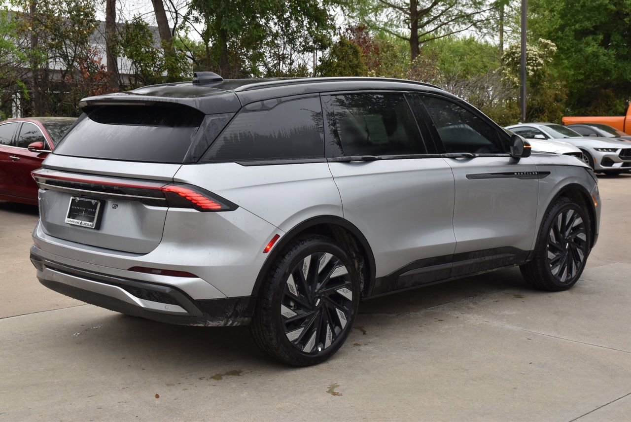 New 2026 Lincoln Nautilus Reserve w/ Jet Appearance Package AWD/4WD image 13