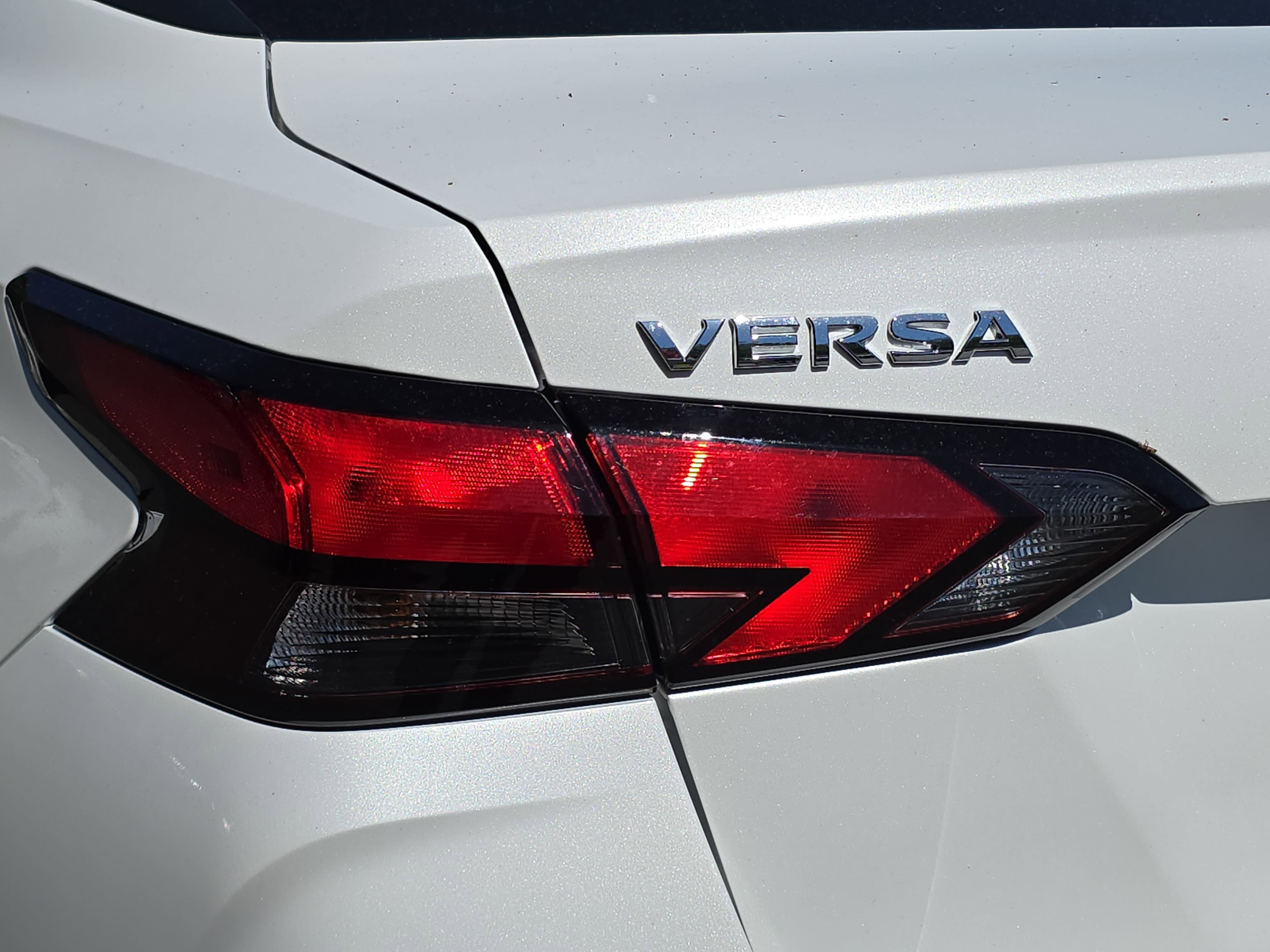 Used 2025 Nissan Versa SV w/ Trunk Package image 33