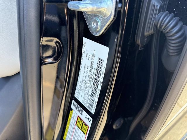 Used 2024 Toyota Tacoma Limited w/ Limited Package (LT) image 23