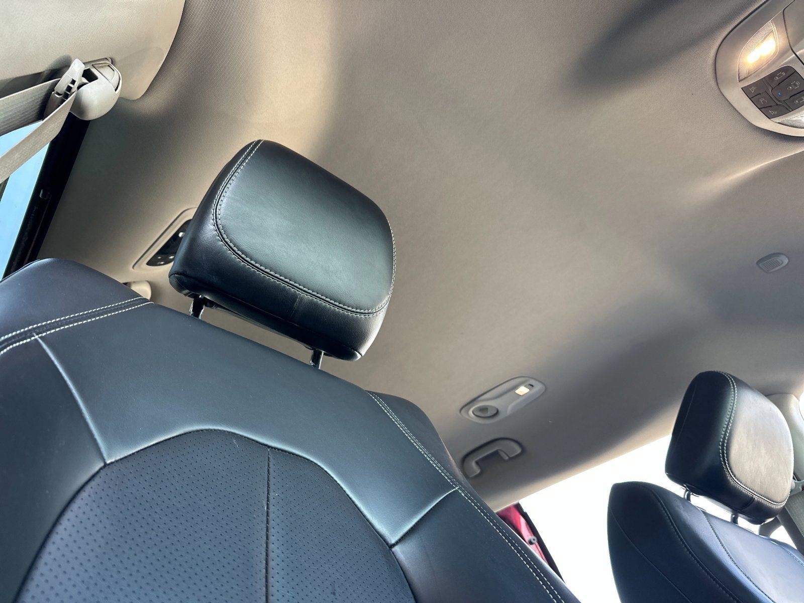 Used 2021 Chrysler Voyager Lxi FWD image 17