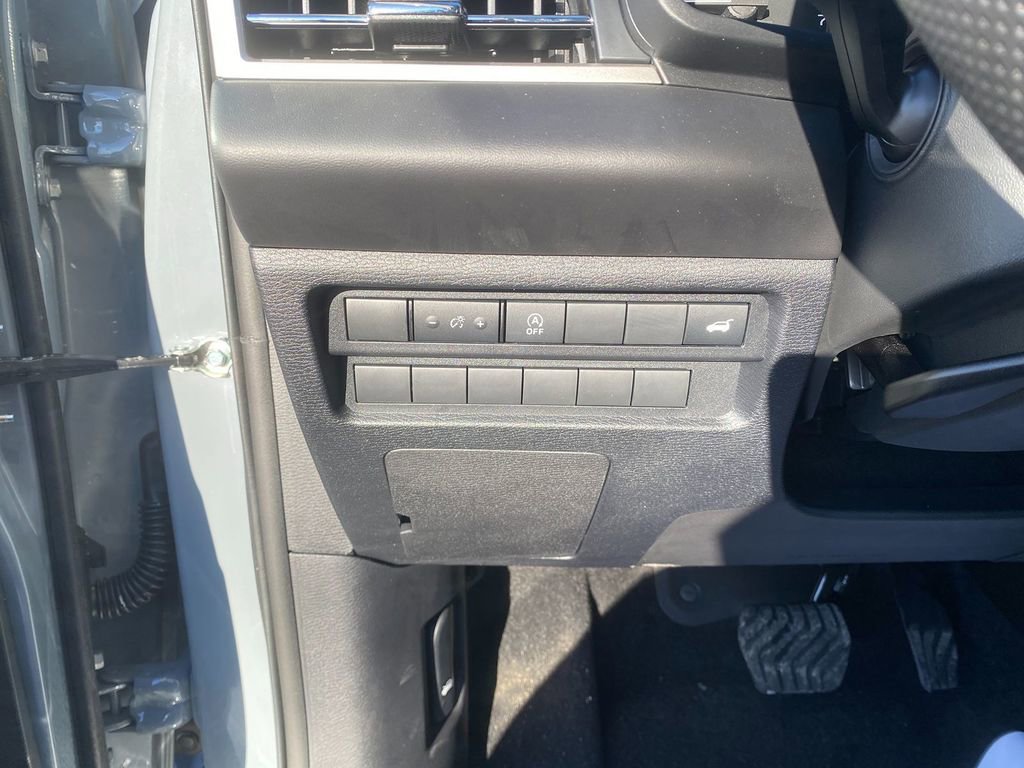 New 2026 Mitsubishi Outlander SE image 14