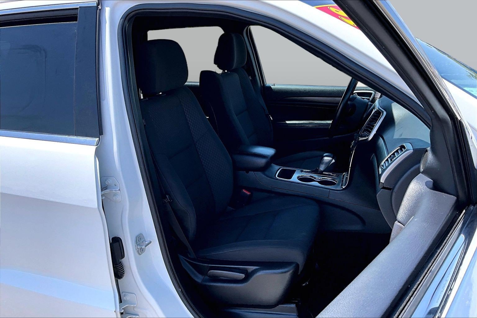 Used 2018 Jeep Grand Cherokee Laredo AWD/4WD image 7