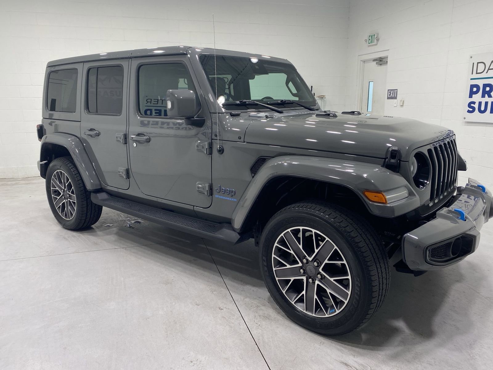 Used 2023 Jeep Wrangler Unlimited Sahara AWD/4WD video 2