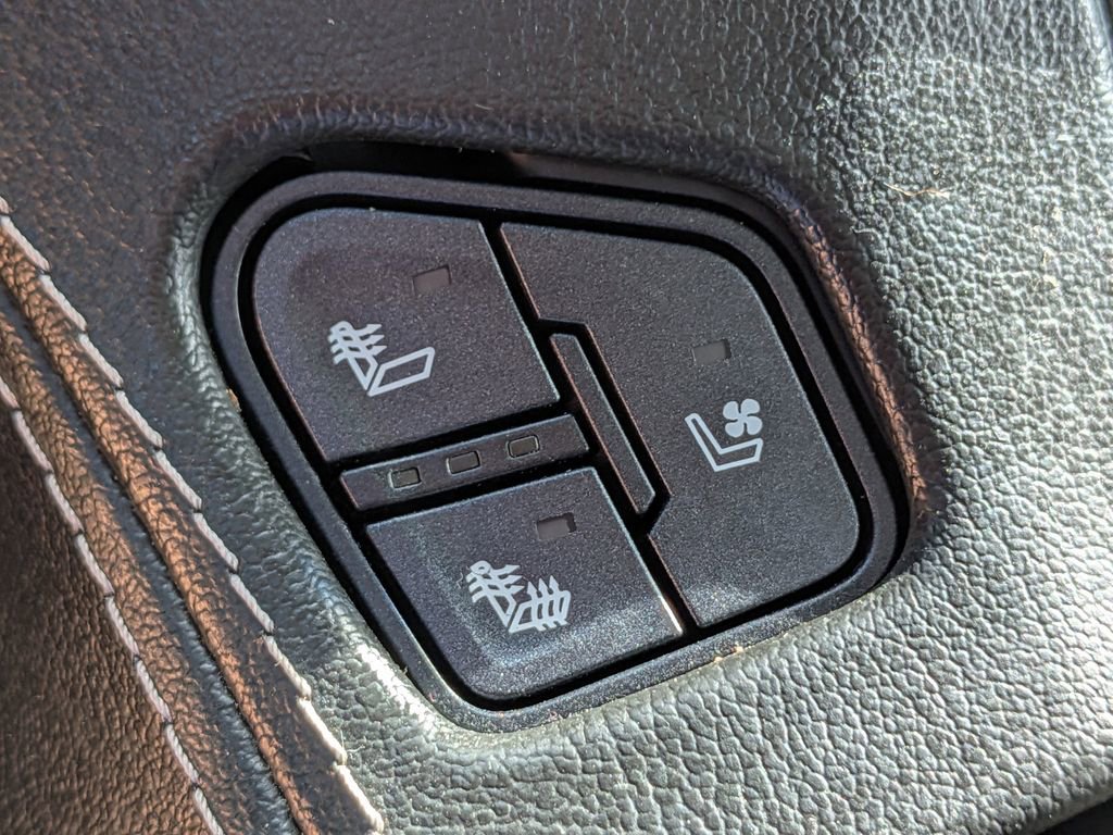 Used 2017 Chevrolet Suburban Premier image 27