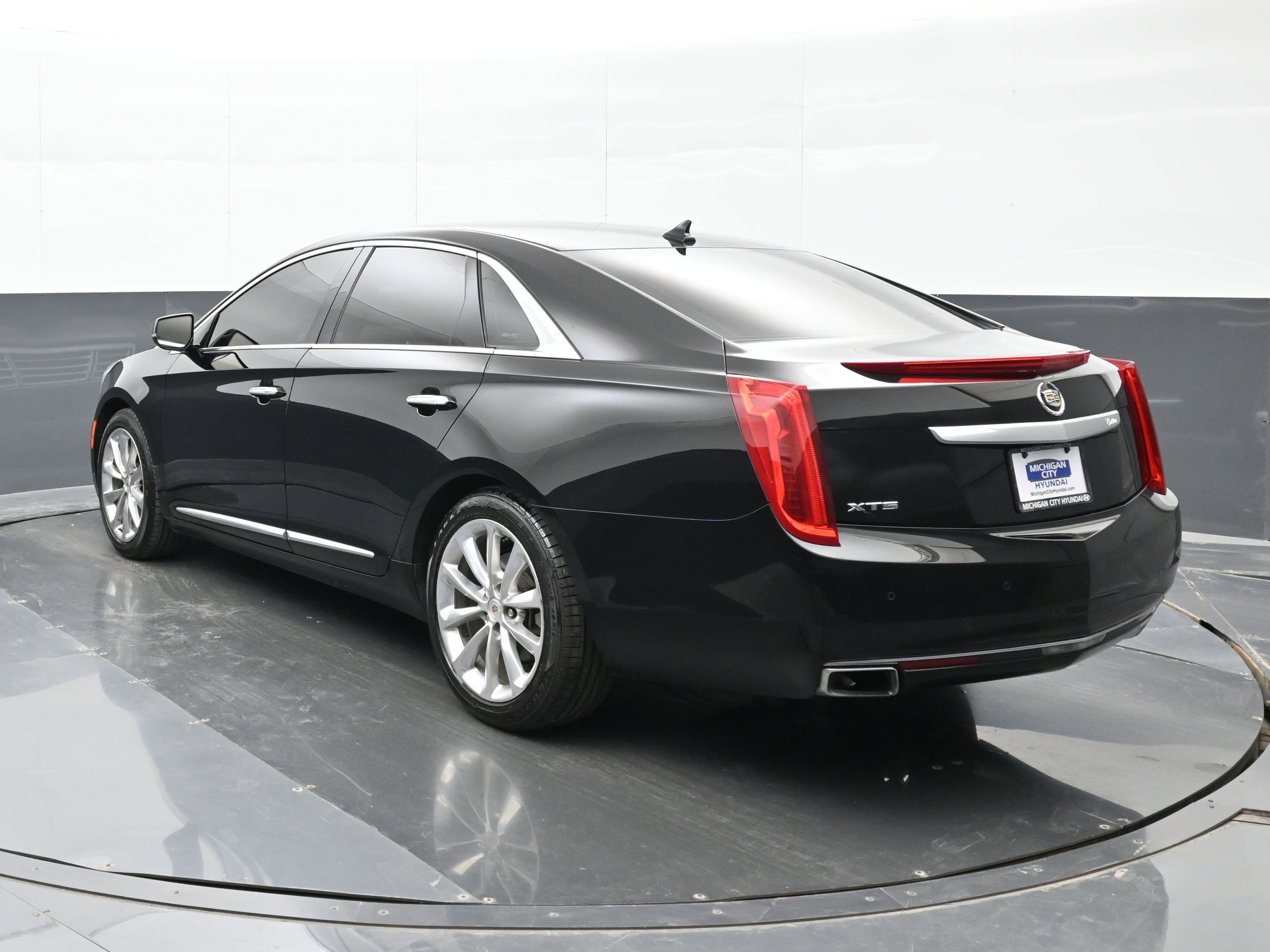 Used 2014 Cadillac XTS Luxury w/ Driver Awareness Package FWD image 2