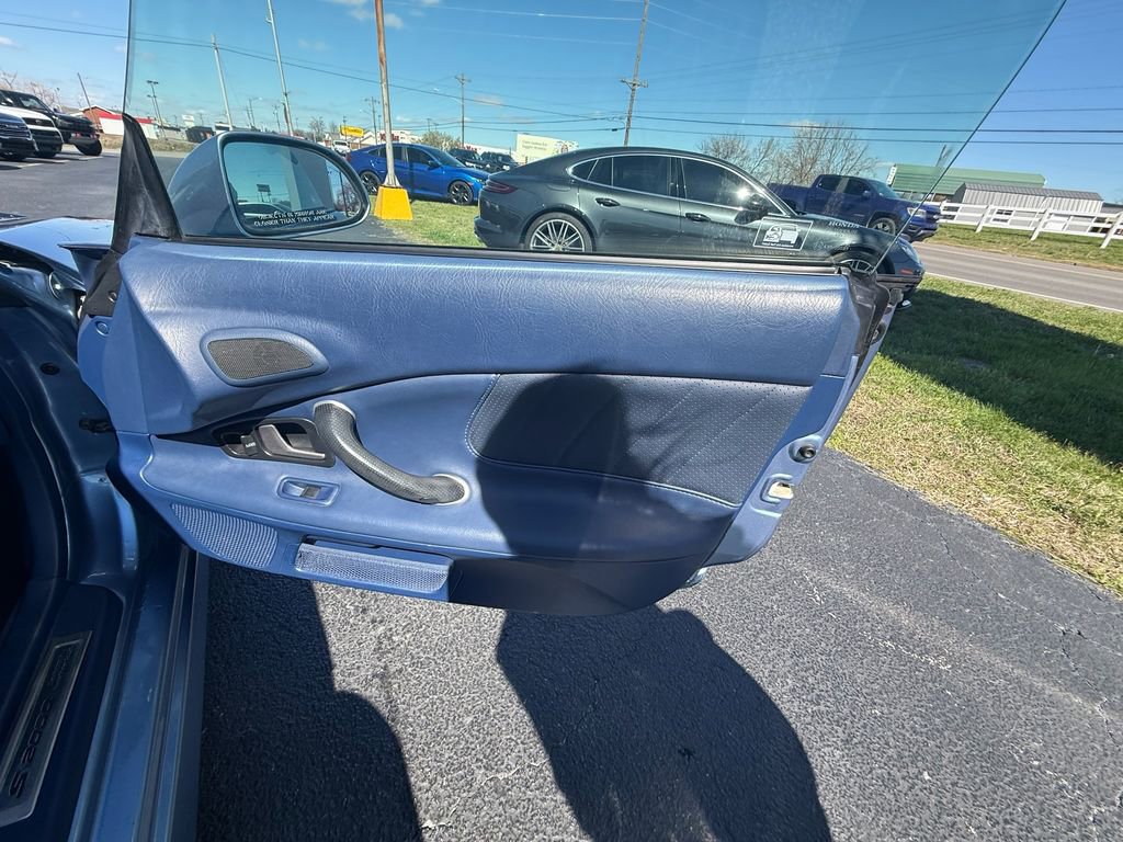 Used 2004 Honda S2000 Base image 17
