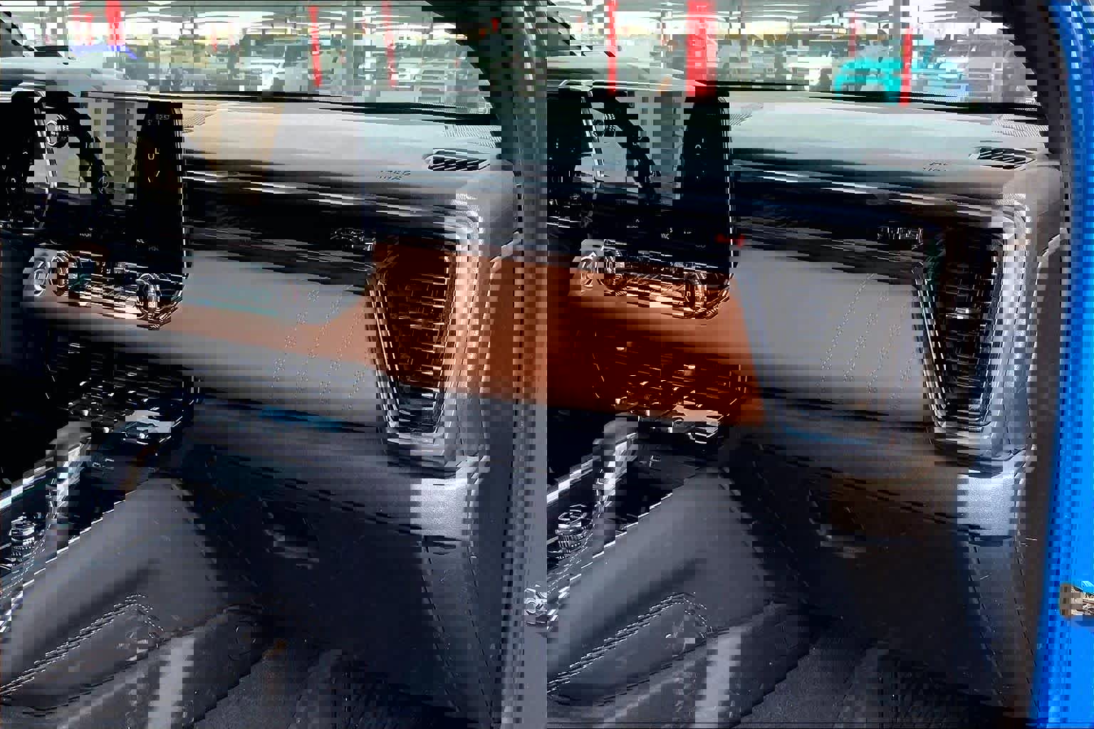 Used 2024 GMC Canyon AT4 w/ Technology Package image 19