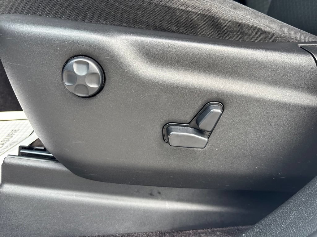 Used 2019 Jeep Grand Cherokee Laredo AWD/4WD image 19