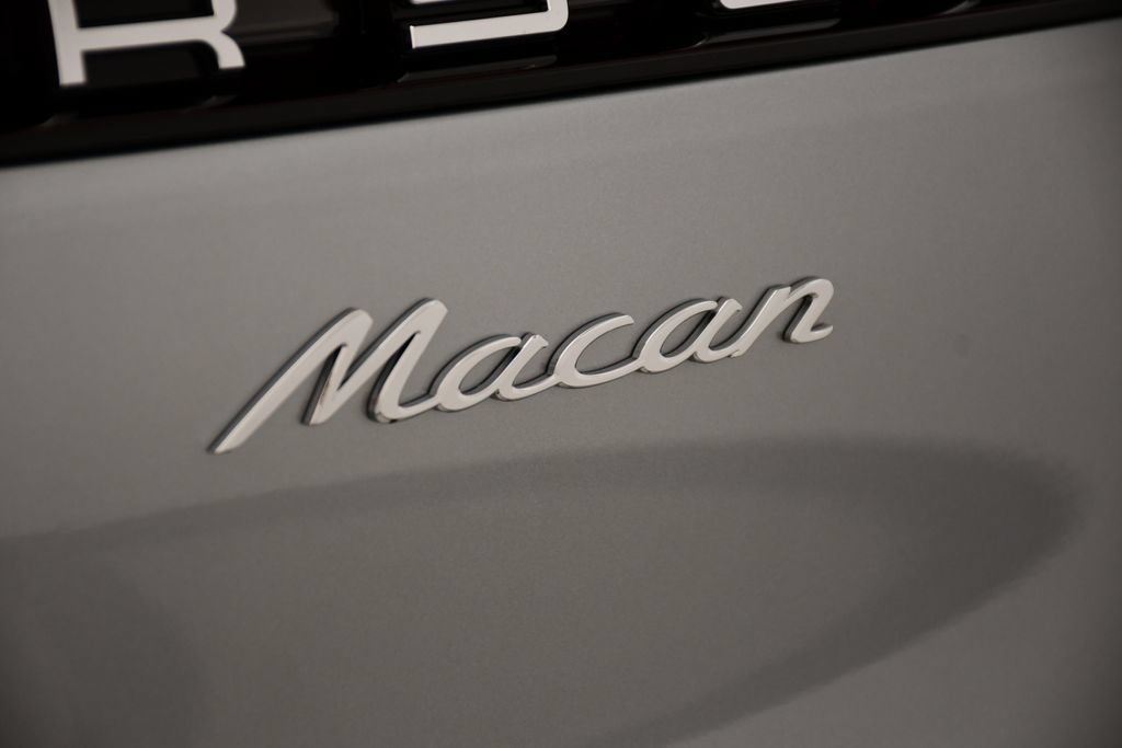 Certified 2026 Porsche Macan AWD/4WD image 11