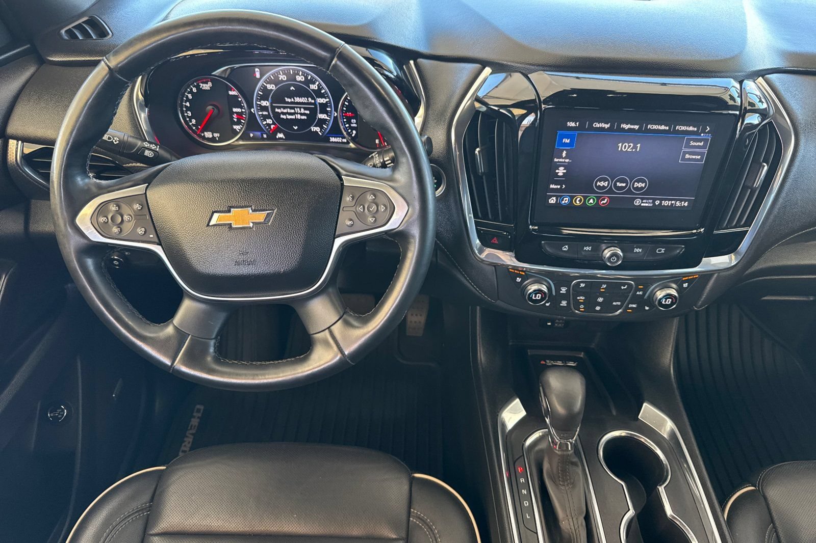Used 2023 Chevrolet Traverse Premier FWD image 14
