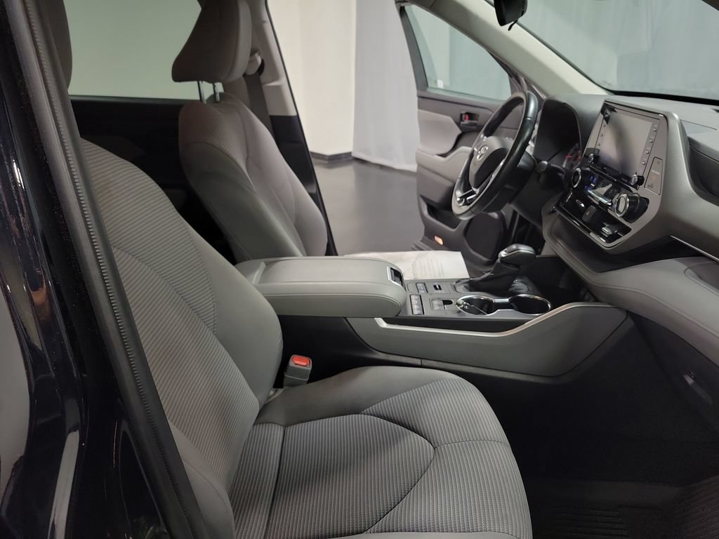 Used 2020 Toyota Highlander LE AWD/4WD image 22