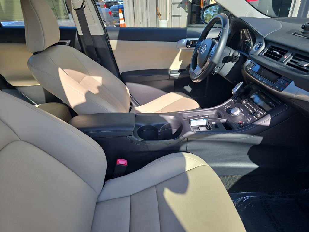 Used 2011 Lexus CT 200h Premium w/ Premium Audio Pkg image 10