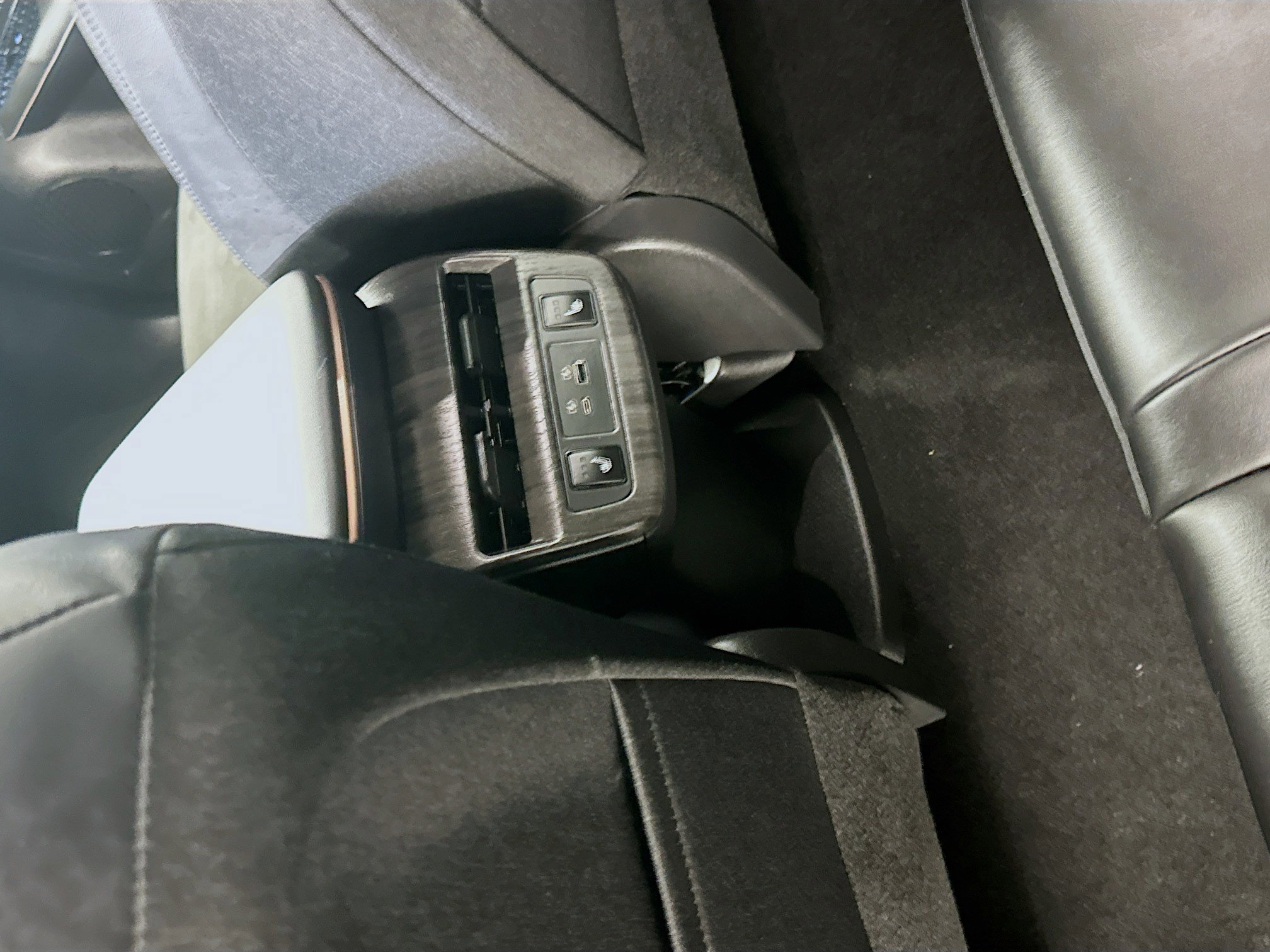 Used 2023 Nissan Ariya AWD image 27