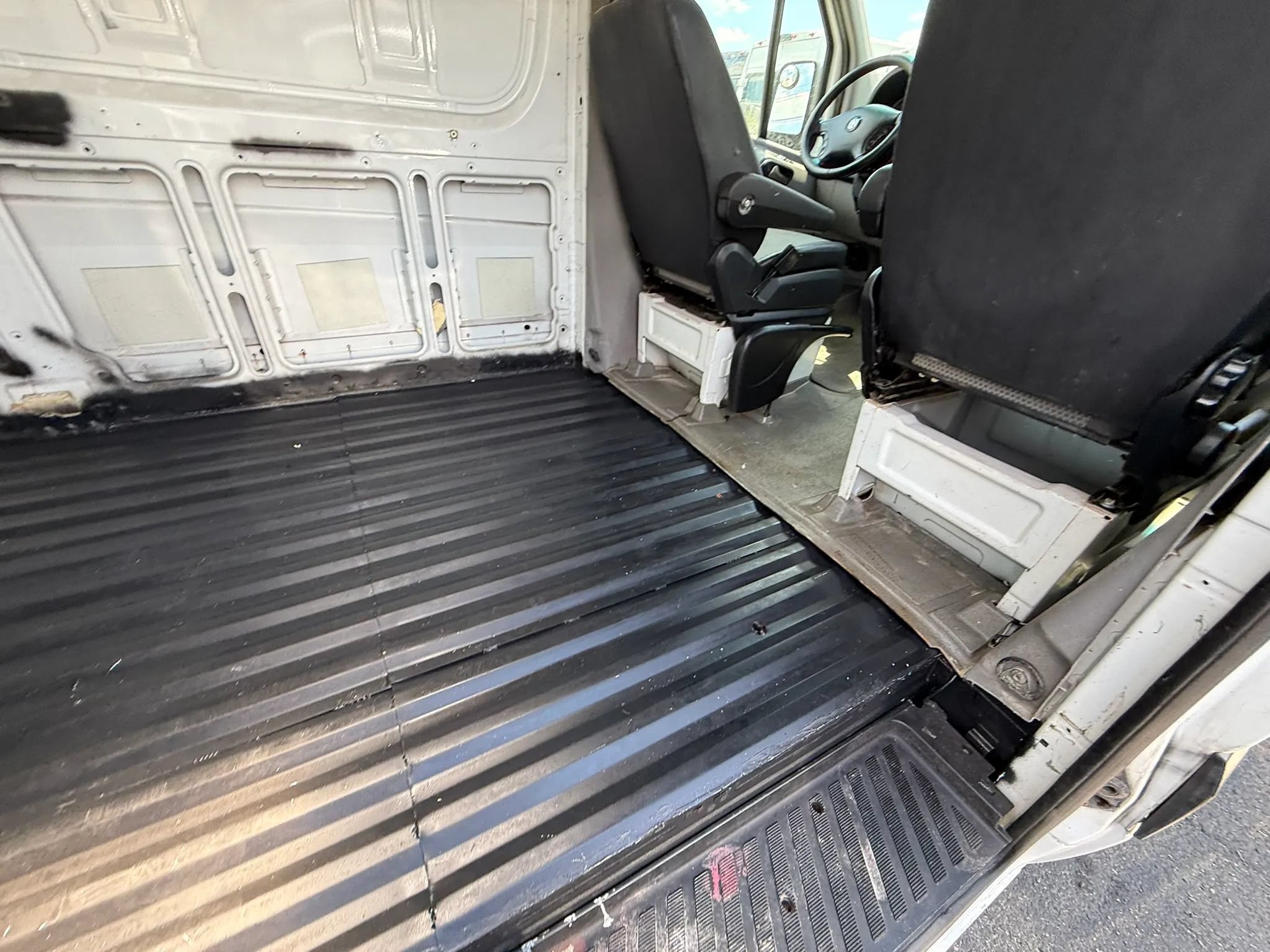 Used 2008 Dodge Sprinter 2500 RWD image 27