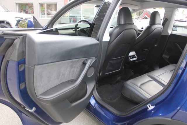 Used 2023 Tesla Model Y Long Range image 19