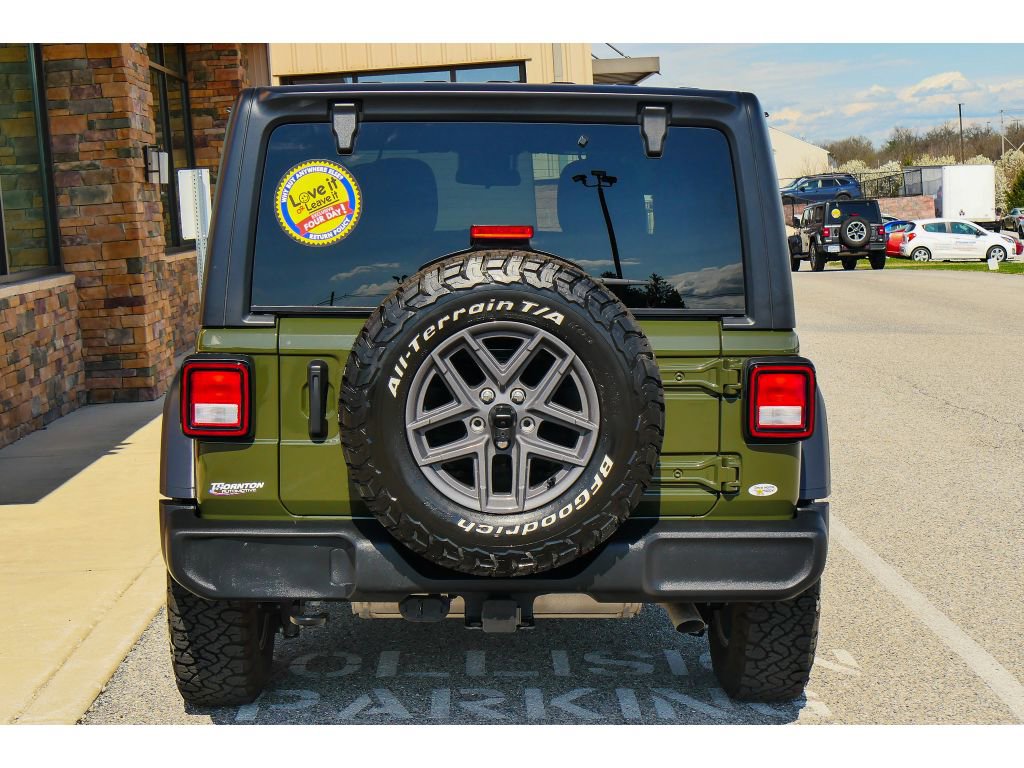 Used 2024 Jeep Wrangler Sport AWD/4WD image 4