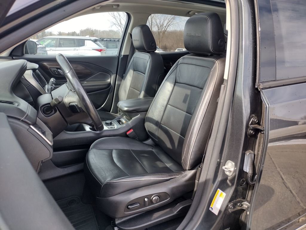 Used 2019 GMC Terrain Denali w/ Comfort Package image 9