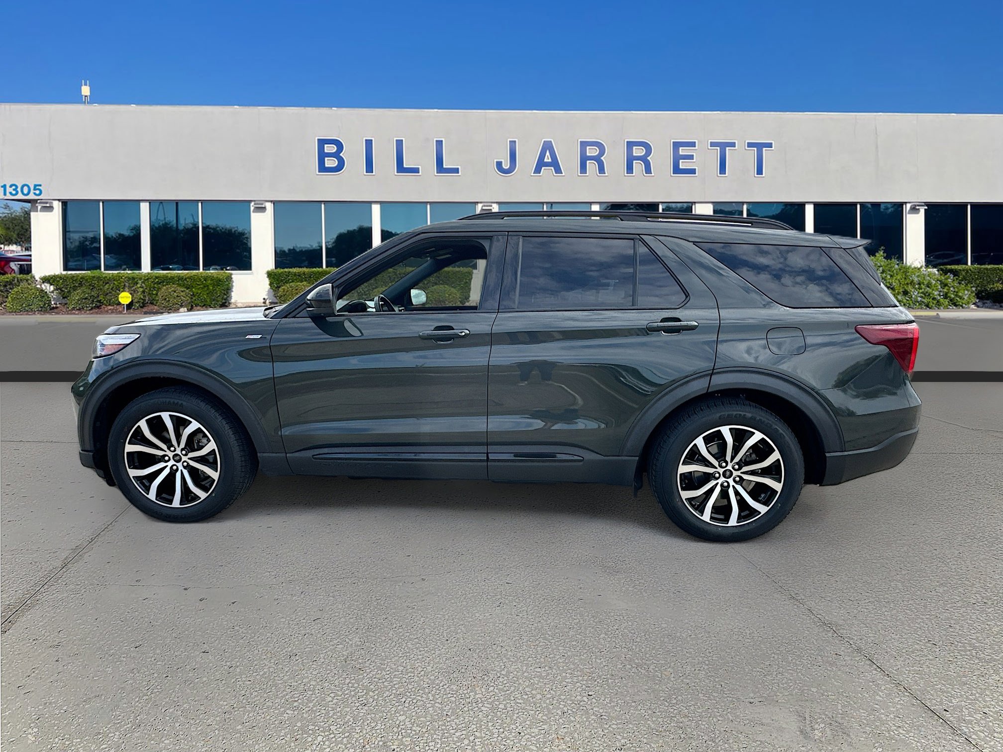 Certified 2022 Ford Explorer ST-Line w/ Class IV Trailer Tow Package image 4