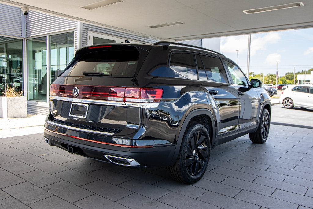 New 2026 Volkswagen Atlas SE FWD image 2