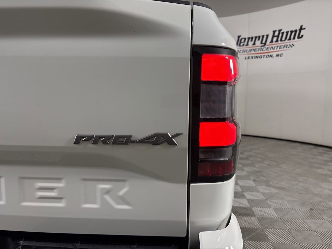 Used 2022 Nissan Frontier PRO-4X image 31