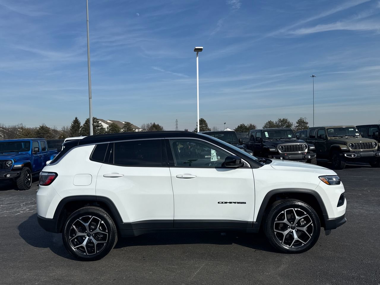 Used 2025 Jeep Compass Limited w/ Sun & Sound Group image 2