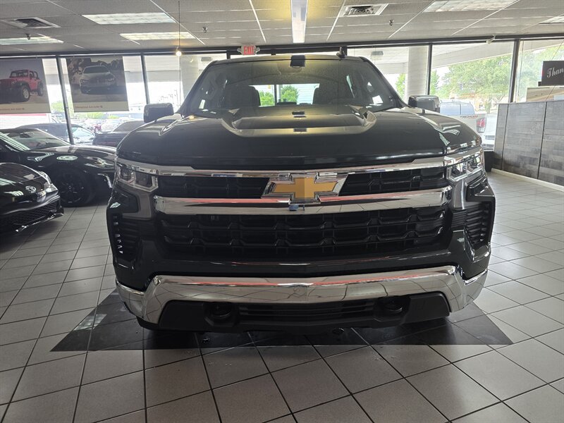Used 2025 Chevrolet Silverado 1500 LT AWD/4WD image 2