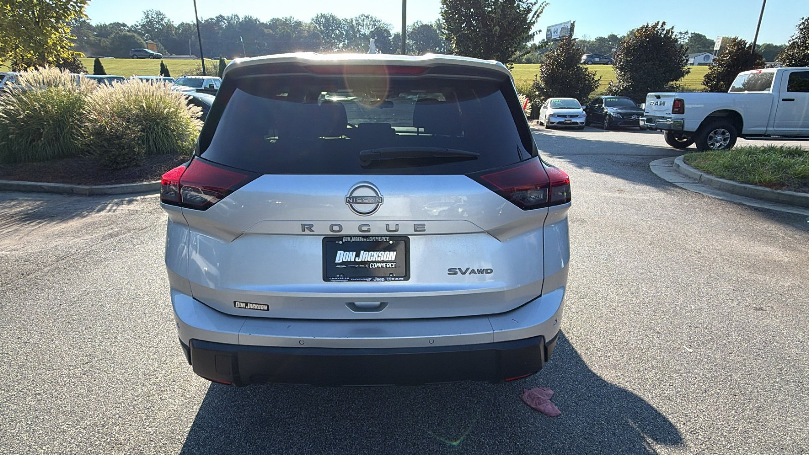 Used 2024 Nissan Rogue SV AWD/4WD image 9