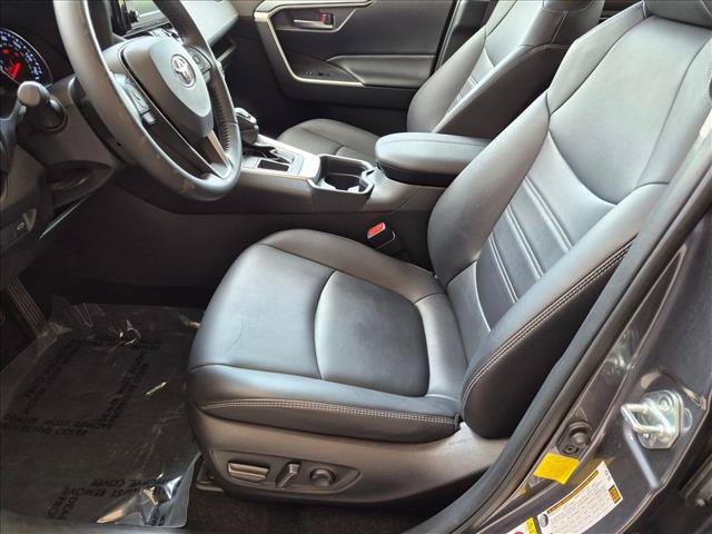 Used 2019 Toyota RAV4 XLE Premium FWD image 15