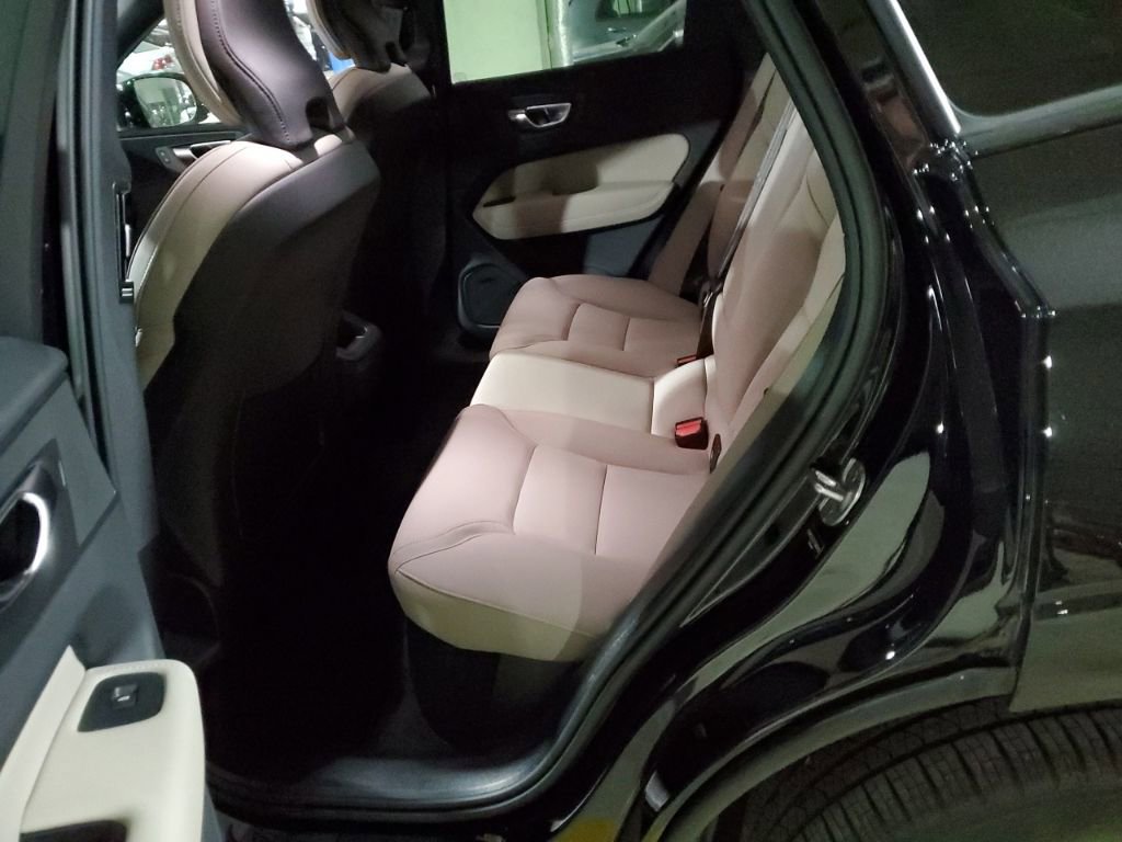 Certified 2026 Volvo XC60 B5 Core image 42