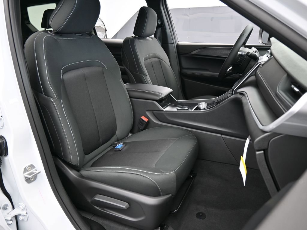 New 2026 Jeep Grand Cherokee L Laredo image 41