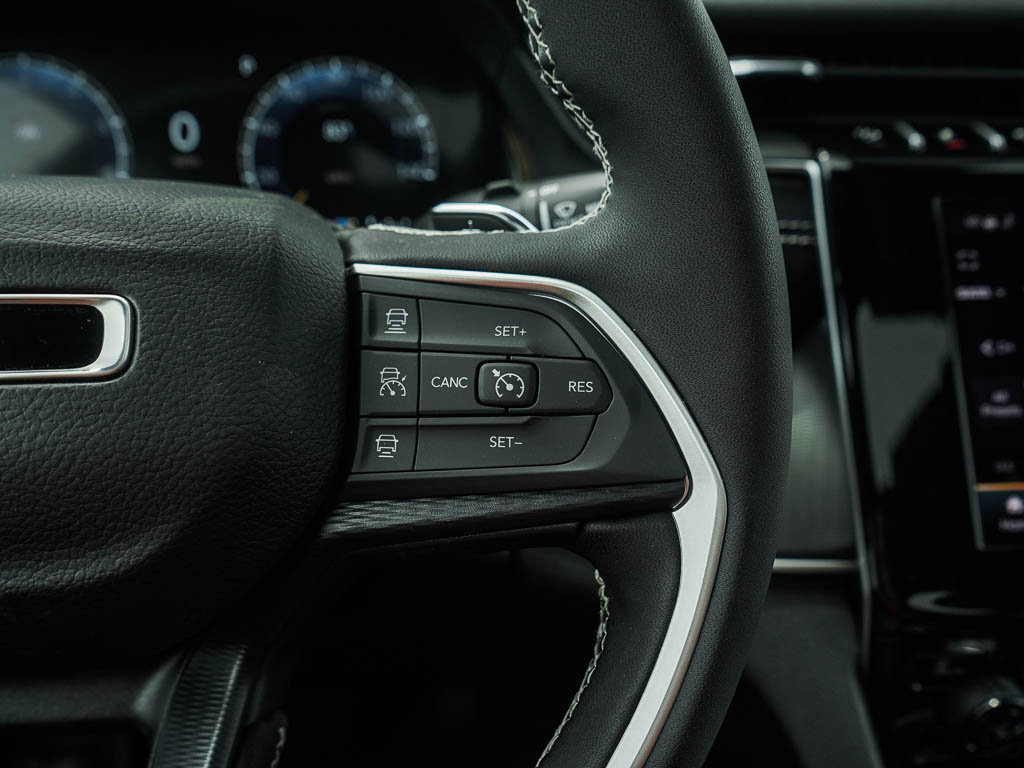 New 2025 Jeep Grand Cherokee Laredo X w/ Luxury Tech Group I image 21