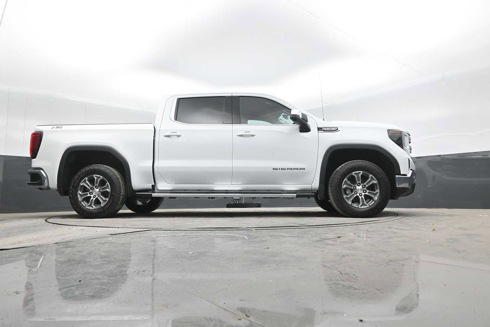 New 2026 GMC Sierra 1500 SLE image 43