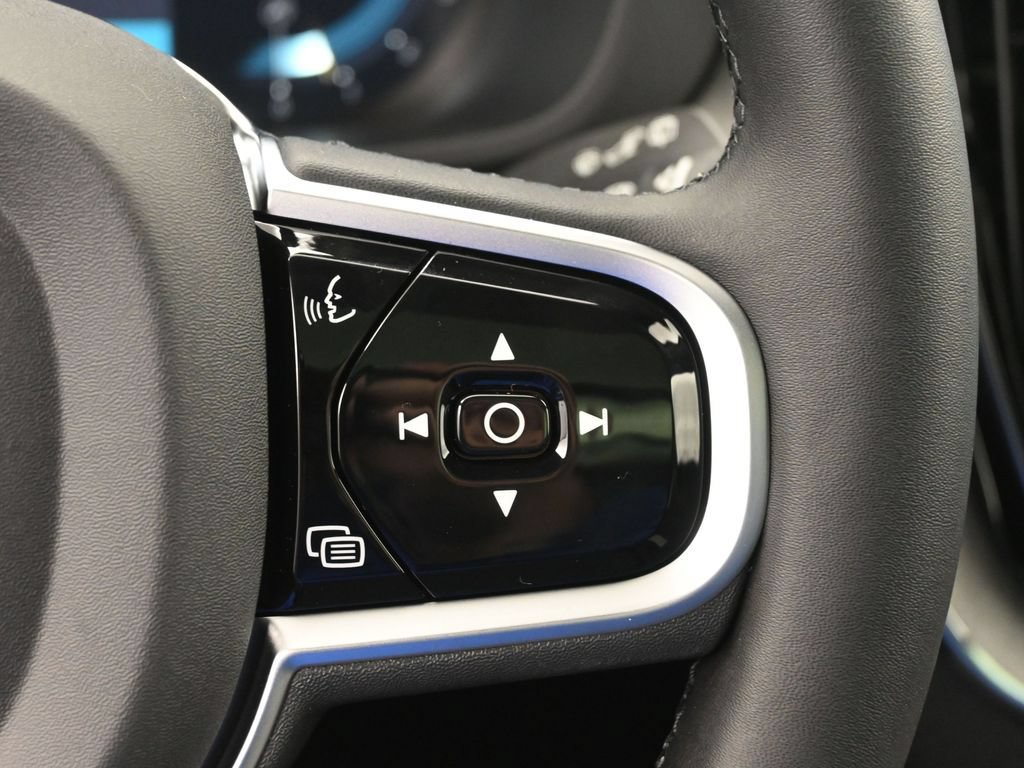 Used 2025 Volvo XC60 B5 Plus w/ Protection Package Premier AWD/4WD image 14