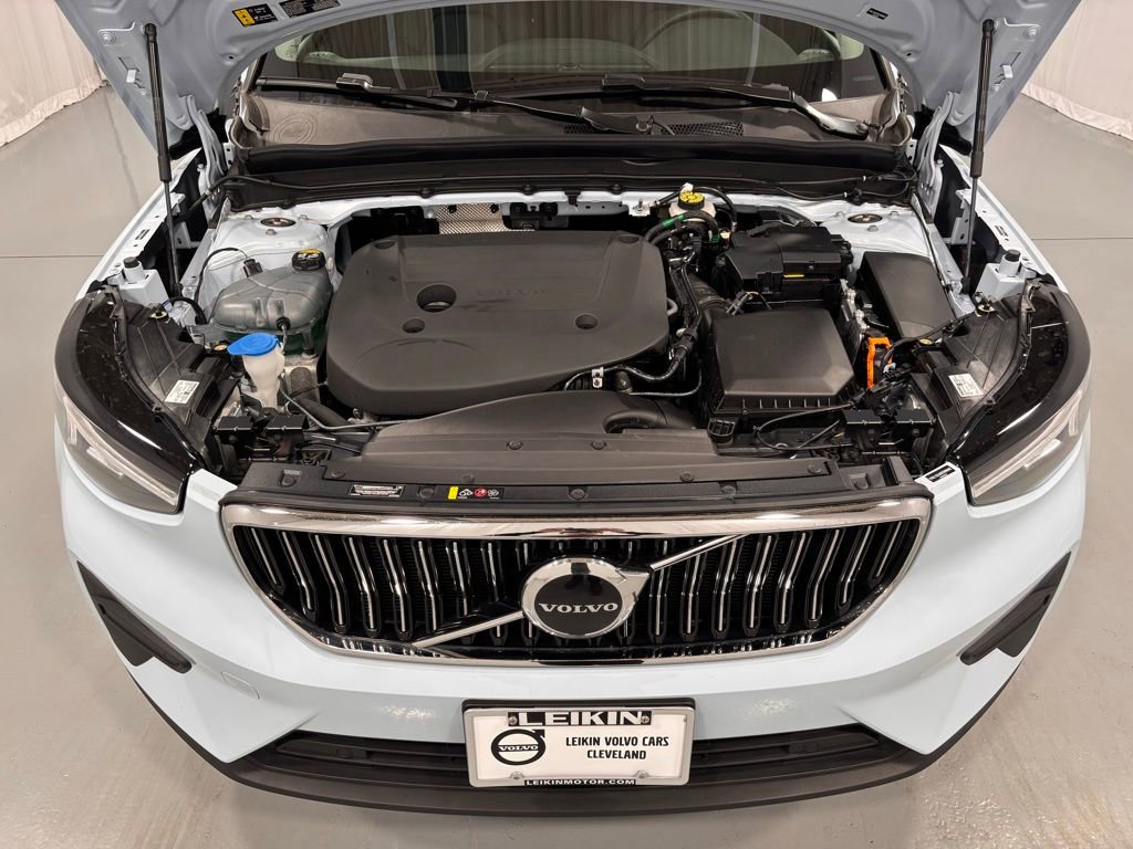 Certified 2025 Volvo XC40 B5 Core image 28