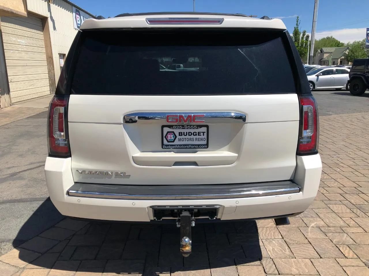 Used 2015 GMC Yukon XL Denali w/ Touring Package AWD/4WD image 3
