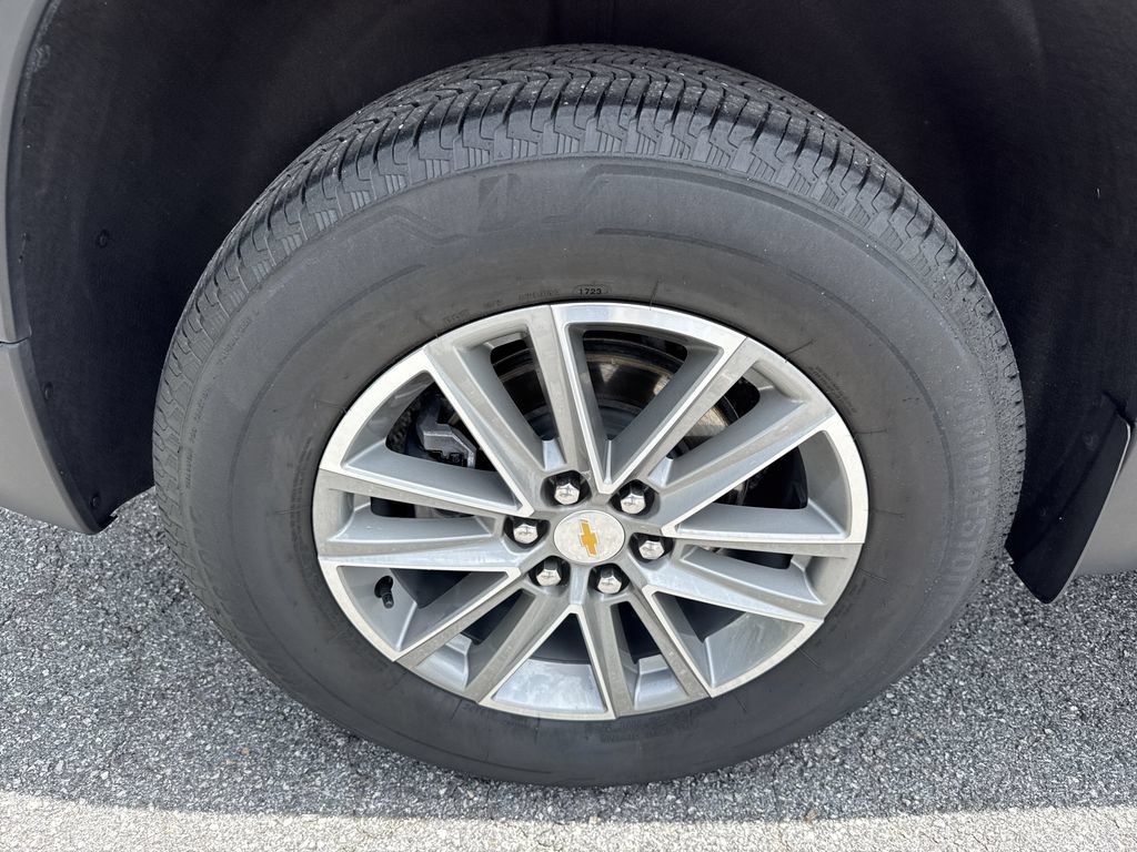 Used 2023 Chevrolet Traverse LT FWD image 17