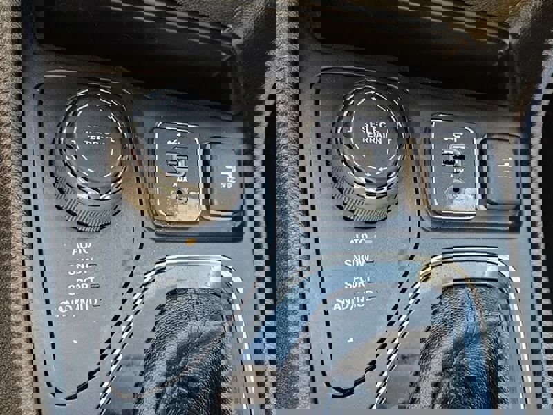 Used 2022 Jeep Cherokee Limited image 27