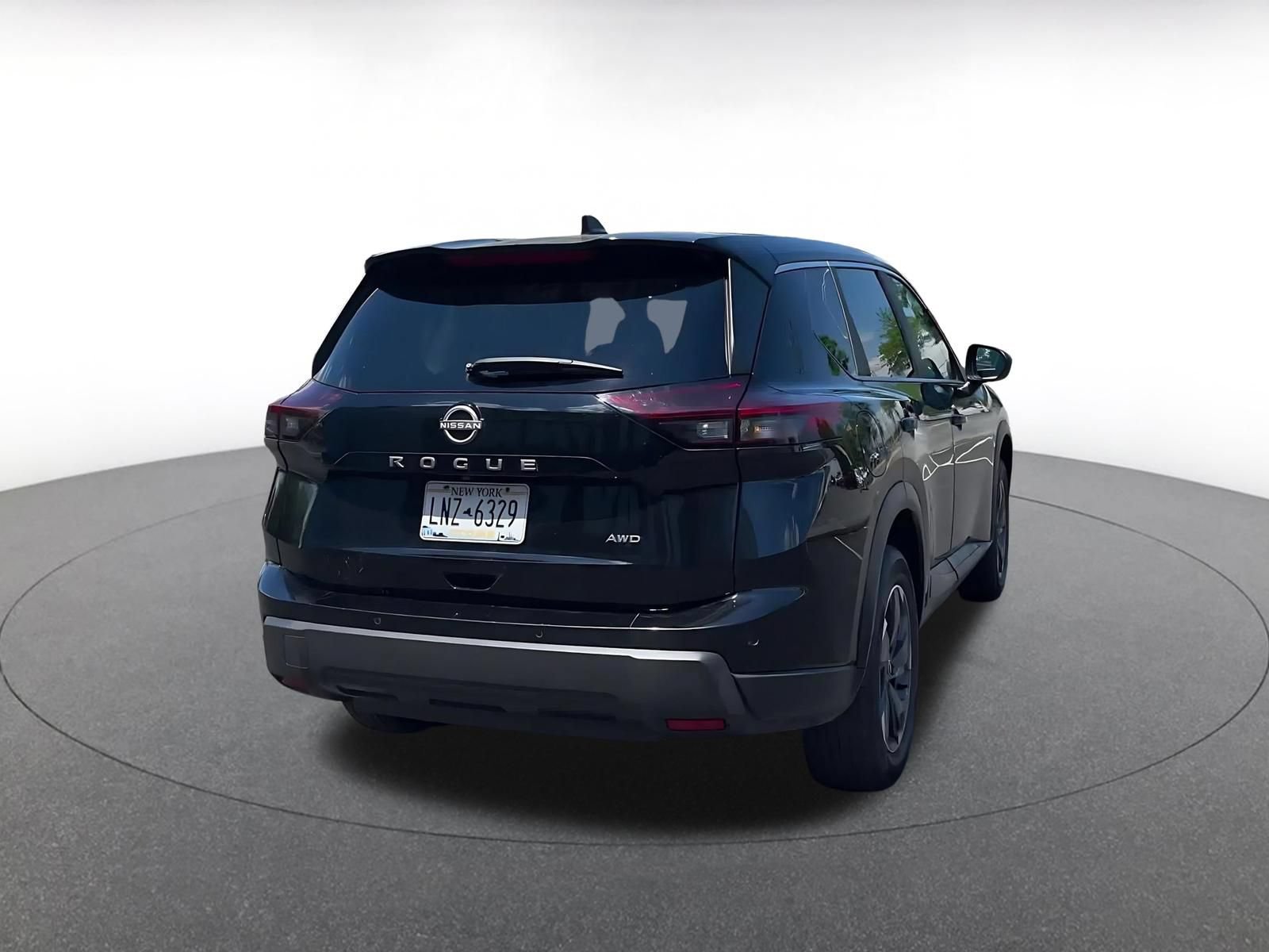 Used 2025 Nissan Rogue SV AWD/4WD image 14