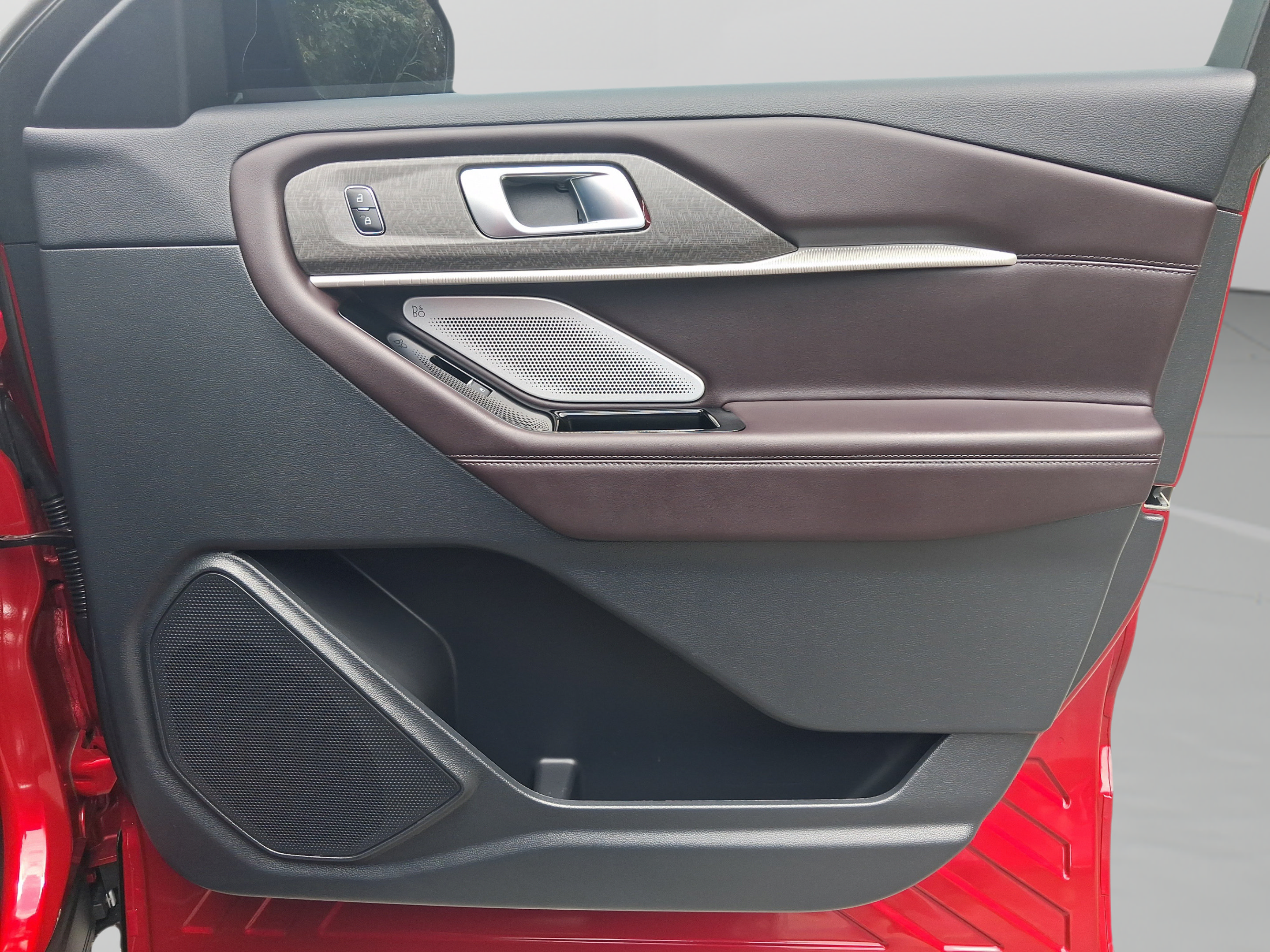 Used 2026 Ford Explorer Platinum RWD image 33