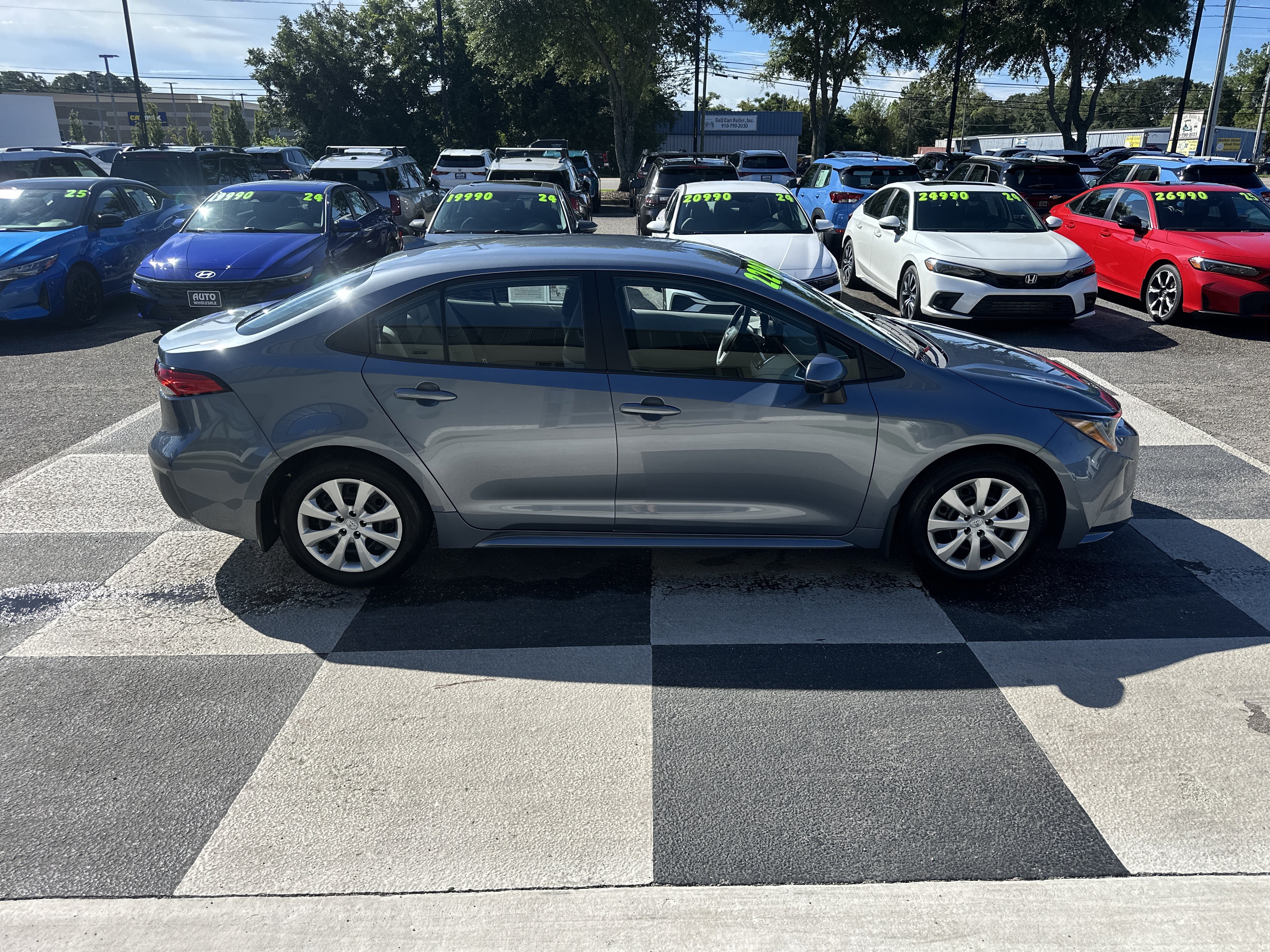 Used 2025 Toyota Corolla LE FWD image 3
