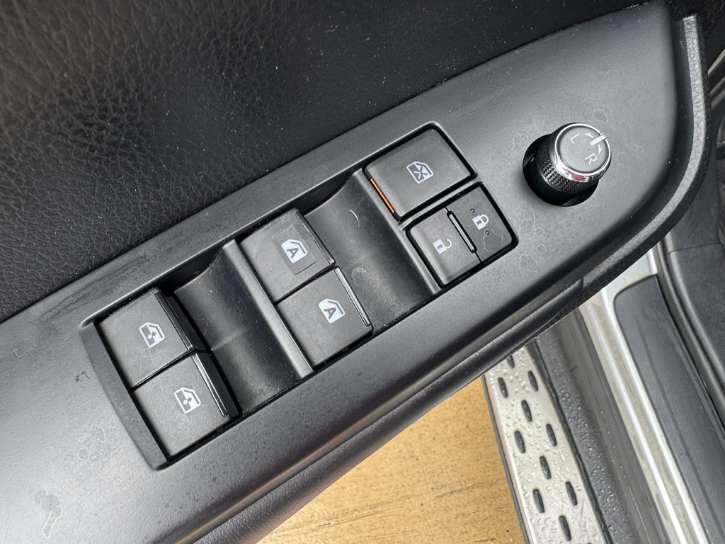 Used 2017 Toyota Highlander SE FWD image 12