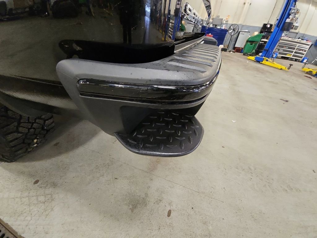 Used 2017 GMC Sierra 1500 SLT w/ All Terrain X Package image 33