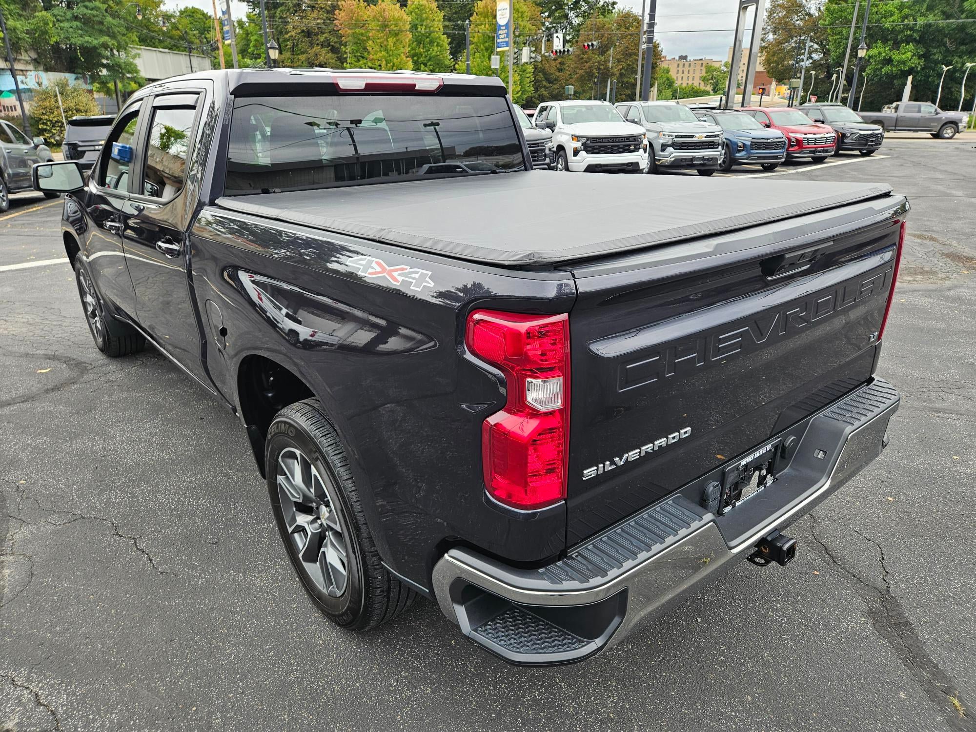 Used 2023 Chevrolet Silverado 1500 LT AWD/4WD image 4